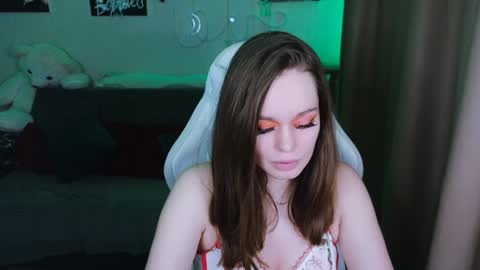 Lin online show from 01-22-25, 04:23