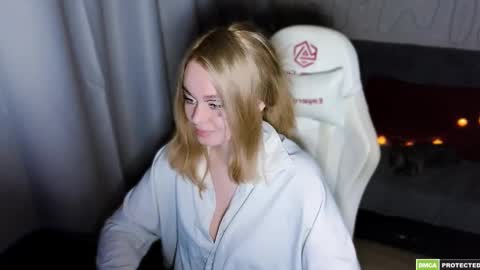 Lin online show from 10-28-25, 01:53