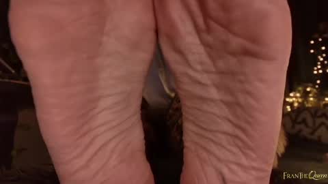 Snapshot of badassswitch chatting on 05-21-26, 05:20 Franki online show from 05-21-26, 05:20
