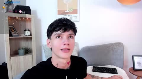 Snapshot of badboy_one chatting on 10-25-25, 10:04 jhojan online show from 10-25-25, 10:04