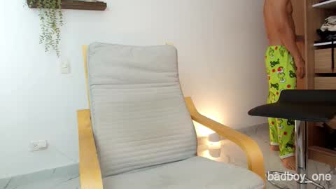 Snapshot of badboy_one chatting on 01-11-26, 01:27 jhojan online show from 01-11-26, 01:27