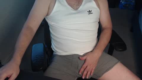 Snapshot of baddaddy77 chatting on 09-29-25, 01:11 baddaddy77 online show from 09-29-25, 01:11