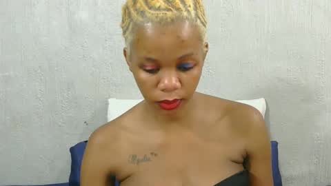 Snapshot of badkittylilyx chatting on 11-16-25, 07:03 Lily online show from 11-16-25, 07:03