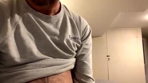 Snapshot of badtwister chatting on 12-04-25, 06:01 badtwister online show from 12-04-25, 06:01