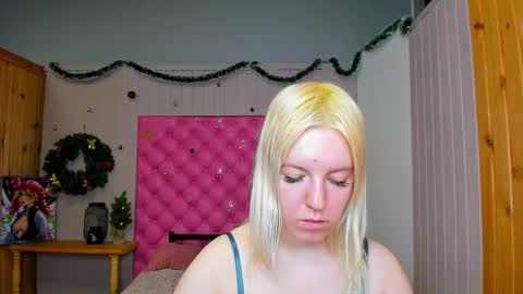 Snapshot of baiambel_mi chatting on 02-18-25, 07:54 holly online show from 02-18-25, 07:54