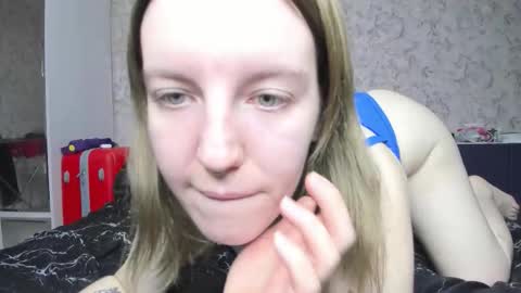 Snapshot of baiambel_mi chatting on 09-11-25, 03:34 holly online show from 09-11-25, 03:34