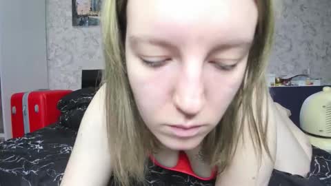 Snapshot of baiambel_mi chatting on 09-14-25, 03:44 holly online show from 09-14-25, 03:44