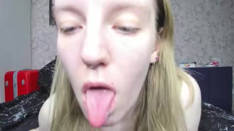 Snapshot of baiambel_mi chatting on 10-14-25, 03:46 holly online show from 10-14-25, 03:46