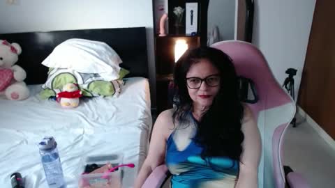 Snapshot of bailarina_atrevida chatting on 11-12-25, 11:54 sandra online show from 11-12-25, 11:54