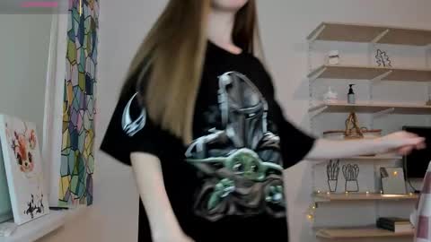 Kira online show from 10-10-25, 01:43