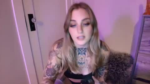 Snapshot of bambidear420 chatting on 01-20-25, 05:37 Bambi online show from 01-20-25, 05:37