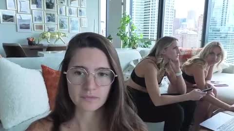 bambifarrina online show from 10-22-25, 06:40