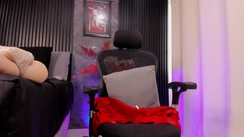 Snapshot of bambiiqueen chatting on 12-14-24, 02:42 Bambi online show from 12-14-24, 02:42