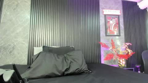 Snapshot of bambiiqueen chatting on 12-22-24, 01:11 Bambi online show from 12-22-24, 01:11