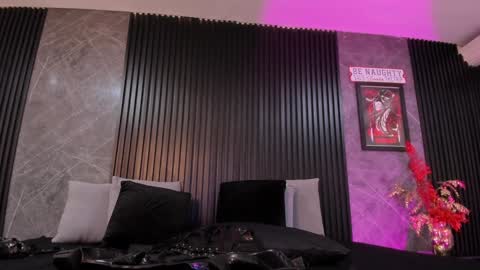 Snapshot of bambiiqueen chatting on 12-28-24, 11:19 Bambi online show from 12-28-24, 11:19