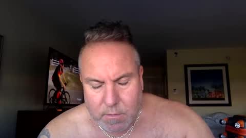 Snapshot of banana5289 chatting on 12-21-24, 01:53 banana5289 online show from 12-21-24, 01:53