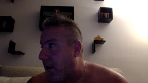 Snapshot of banana5289 chatting on 12-25-24, 01:31 banana5289 online show from 12-25-24, 01:31