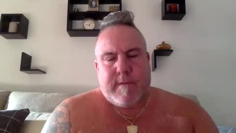 Snapshot of banana5289 chatting on 10-27-25, 01:04 banana5289 online show from 10-27-25, 01:04