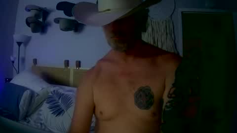 Snapshot of bananas318 chatting on 10-24-25, 02:30 bananas318 online show from 10-24-25, 02:30