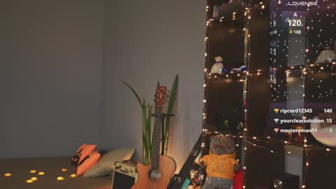 Snapshot of bananya_kitty chatting on 12-09-24, 08:12 Ellen and online show from 12-09-24, 08:12