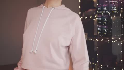 Snapshot of bananya_kitty chatting on 02-10-25, 09:58 Ellen and online show from 02-10-25, 09:58