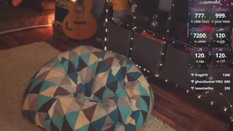 Snapshot of bananya_kitty chatting on 03-11-25, 09:04 Ellen and online show from 03-11-25, 09:04