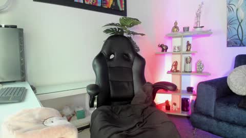 Gabi  online show from 01-22-25, 01:20