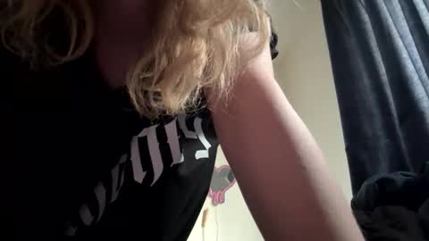 Snapshot of barbara53000 chatting on 10-16-25, 02:07 charliejones online show from 10-16-25, 02:07