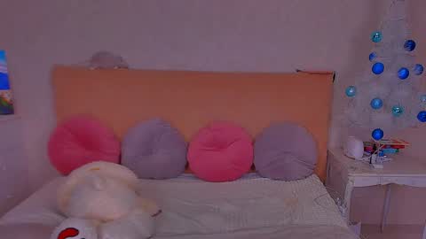 Snapshot of barbara_bb chatting on 12-14-24, 04:56 Barbie Kim online show from 12-14-24, 04:56