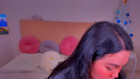 Snapshot of barbara_bb chatting on 12-21-24, 07:49 Barbie Kim online show from 12-21-24, 07:49