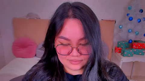 Snapshot of barbara_bb chatting on 12-22-24, 01:55 Barbie Kim online show from 12-22-24, 01:55