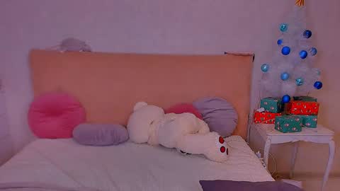 Snapshot of barbara_bb chatting on 12-23-24, 01:29 Barbie Kim online show from 12-23-24, 01:29