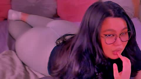 Snapshot of barbara_bb chatting on 03-03-25, 02:47 Barbie Kim online show from 03-03-25, 02:47