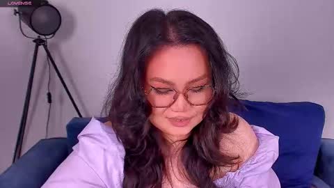 Snapshot of barbara_bb chatting on 10-04-25, 06:17 Barbie Kim online show from 10-04-25, 06:17