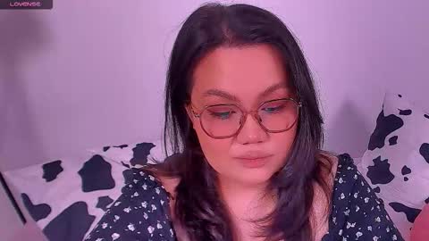 Snapshot of barbara_bb chatting on 10-15-25, 09:37 Barbie Kim online show from 10-15-25, 09:37