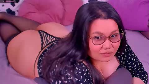 Snapshot of barbara_bb chatting on 10-17-25, 06:21 Barbie Kim online show from 10-17-25, 06:21