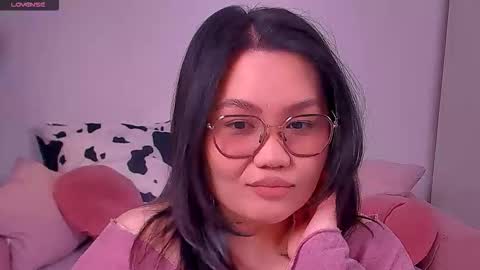 Snapshot of barbara_bb chatting on 12-21-25, 09:27 Barbie Kim online show from 12-21-25, 09:27