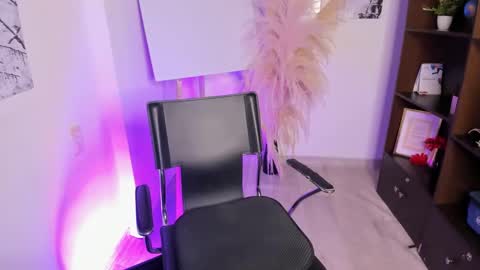 Snapshot of barbara_portman chatting on 09-19-25, 02:02 Barbara  online show from 09-19-25, 02:02