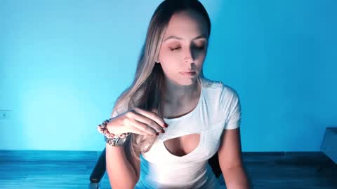 Snapshot of barbara_weber chatting on 01-07-25, 01:17 barbara_weber online show from 01-07-25, 01:17