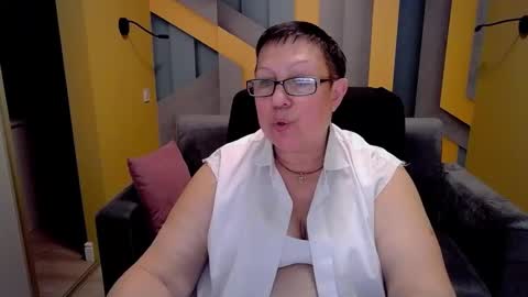 Snapshot of barbaraturners chatting on 03-10-25, 12:51 barbaraturners online show from 03-10-25, 12:51