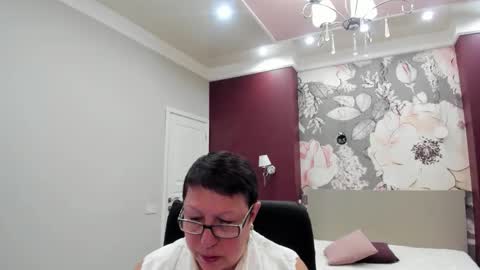 Snapshot of barbaraturners chatting on 10-19-25, 11:44 barbaraturners online show from 10-19-25, 11:44