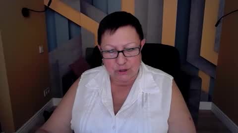 Snapshot of barbaraturners chatting on 10-27-25, 10:58 barbaraturners online show from 10-27-25, 10:58