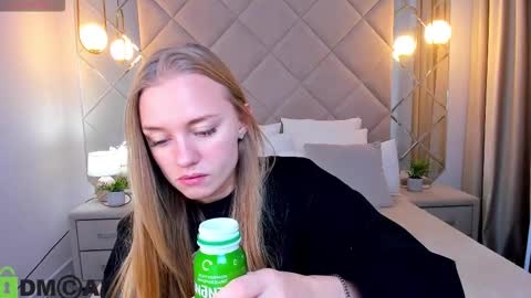 Snapshot of barbie_lis chatting on 11-05-25, 12:43 LisGTM2 Mon-Thu Sat 0100am-0700am online show from 11-05-25, 12:43