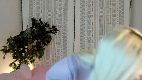 Lizzie - barbie girl . online show from 12-19-25, 07:26