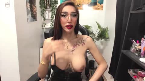 Snapshot of barbiekharie chatting on 11-24-25, 06:29 Issa Trap online show from 11-24-25, 06:29