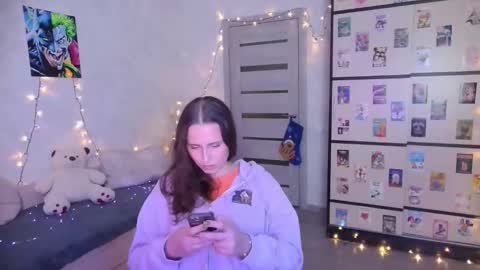 Snapshot of barbiepie chatting on 12-15-25, 05:39 barbiepie online show from 12-15-25, 05:39