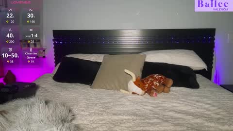 Bailee Valencia online show from 10-04-25, 10:08