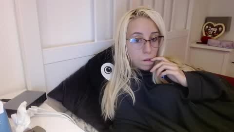 Lena online show from 10-27-25, 11:03