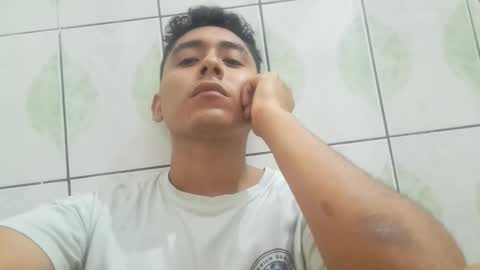 Snapshot of basic2001 chatting on 12-21-25, 04:19 Marcos online show from 12-21-25, 04:19