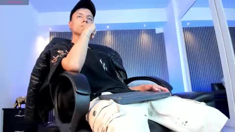 Snapshot of basthiianxxx chatting on 12-17-25, 07:31 Basthiian online show from 12-17-25, 07:31